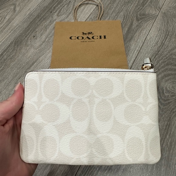 NWT Coach Wristlet - Picture 10 of 12